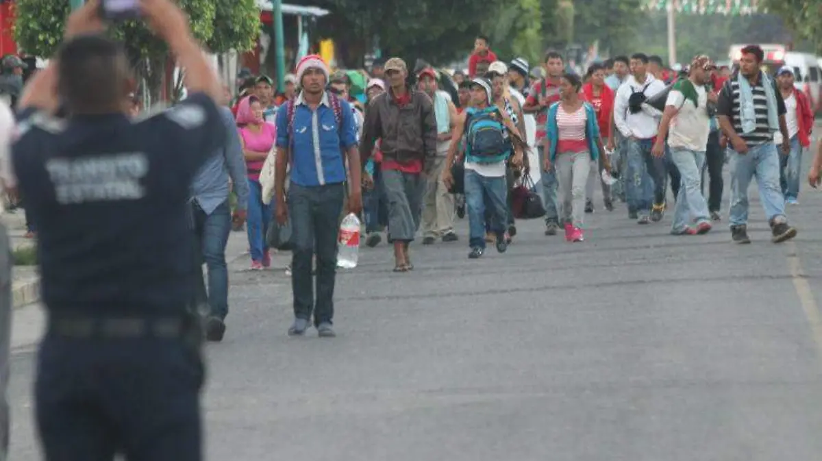 ROBERTO HERNANDEZ - EL SOL DE MÉXICO - MIGRANTES- policias.4